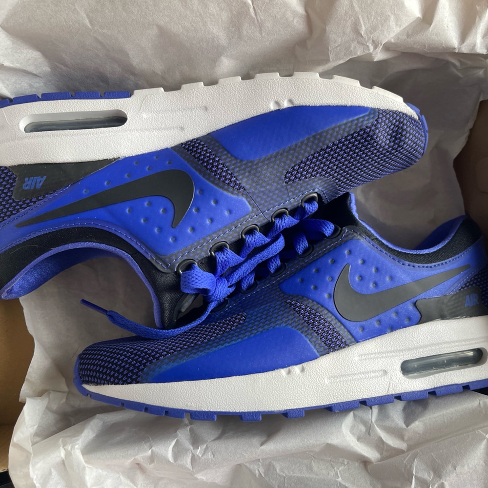 6Y/Women’s 7.5 Nike Air Max Zero